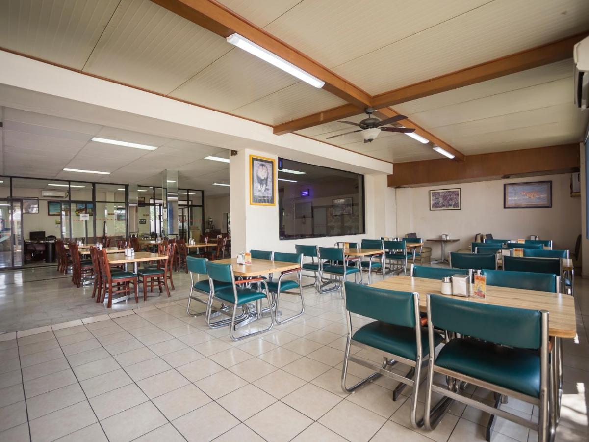 Capital O 88 Inn San Nicolas de los Garza ภายนอก รูปภาพ